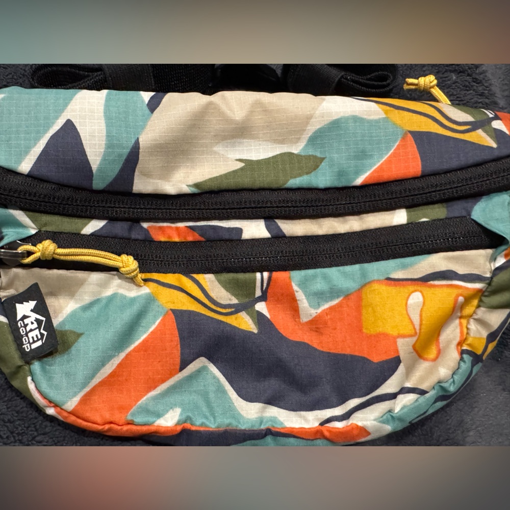 REl Co-op Trail 2 Print Waist Pack with a unique Tropical leaf pattern - Picture 3 of 16
